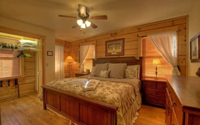photo 4 of Eagle's Nest - 4 Br Cabin
