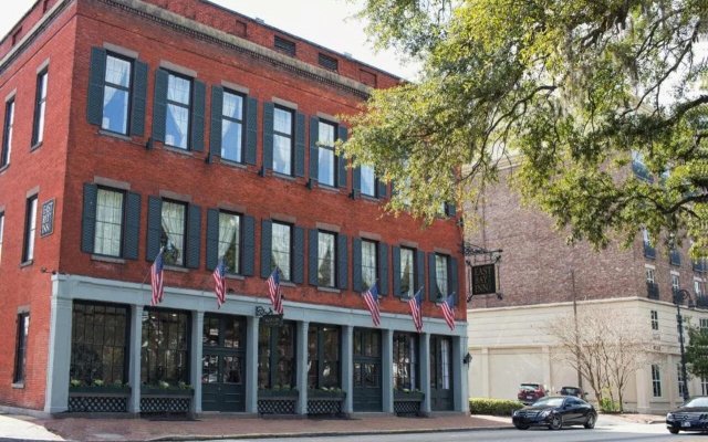 photo 2 of East Bay Inn, Historic Inns of Savannah Collection