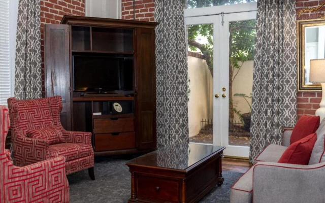 photo 4 of East Bay Inn, Historic Inns of Savannah Collection