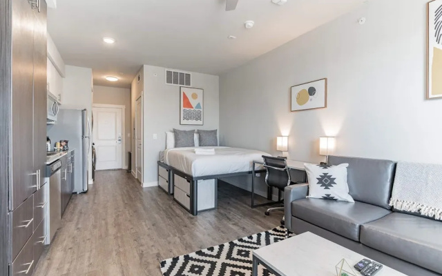 photo 2 of East DT Houston Getaway Near Parks and Restaurants