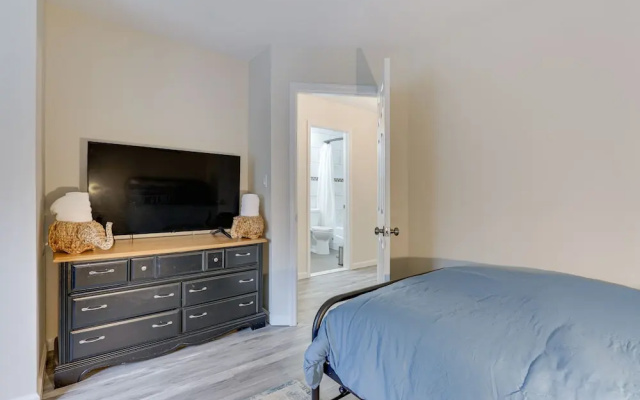 photo 5 of East Stroudsburg Townhouse < 1 Mi to Ski Area!