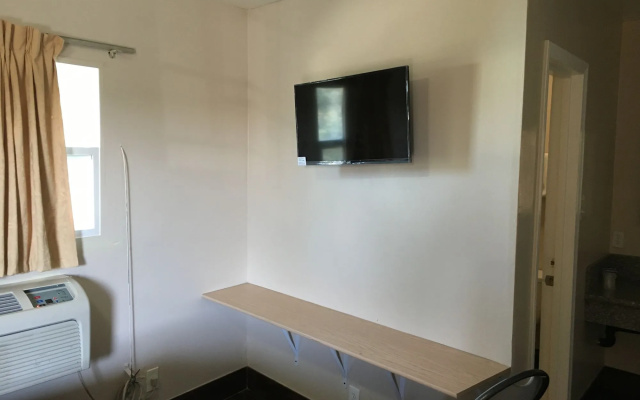 photo 4 of Eastsider Motel