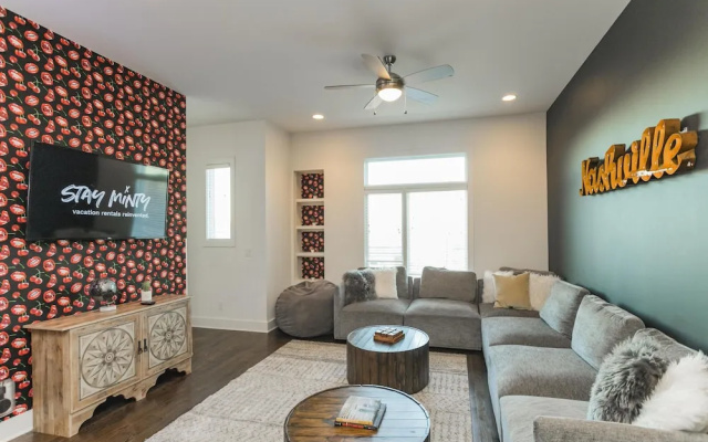 photo 2 of Ech1-2 Two Huge Homes Downtown Views & Tons of Outdoor Space! Sleeps 24!