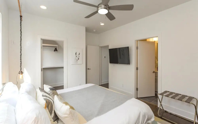 photo 4 of Ech1-2 Two Huge Homes Downtown Views & Tons of Outdoor Space! Sleeps 24!
