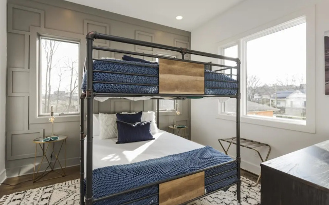 photo 5 of Ech3 - Hangout Suite on the Roof With Incredible Skyline Views!