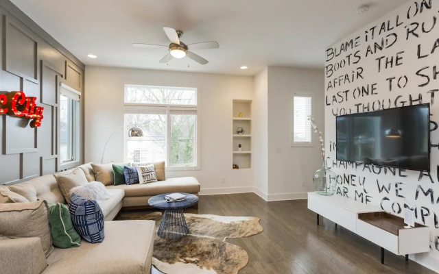 photo 4 of Ech3-4 Two Massive Homes Downtown Views & Tons of Outdoor Space! Sleeps 24!
