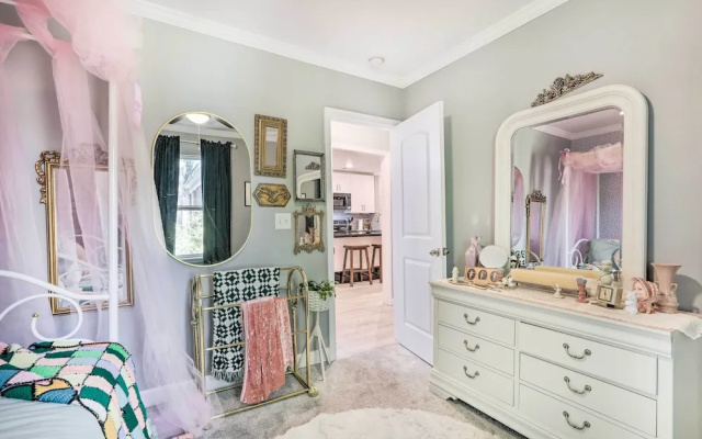 photo 3 of Eclectic Atlanta Abode < 3 Mi to Downtown!