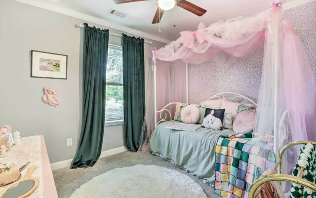 photo 5 of Eclectic Atlanta Abode < 3 Mi to Downtown!