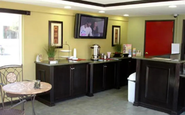 photo 4 of Econo Lodge Inn & Suites West Hollywood