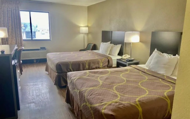 photo 3 of Econo Inn Fremont