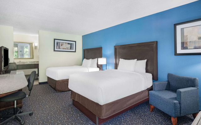 photo 3 of Days Inn and Suites by Wyndham Oxford