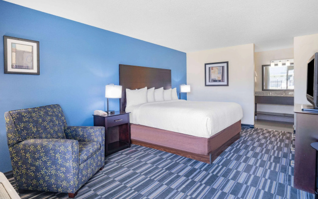 photo 4 of Days Inn and Suites by Wyndham Oxford