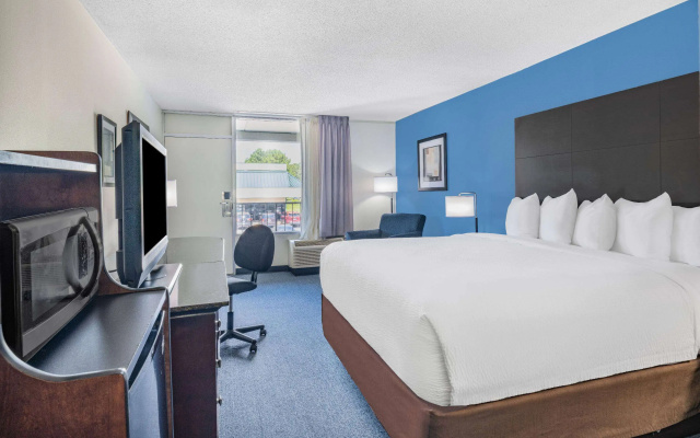 photo 5 of Days Inn and Suites by Wyndham Oxford