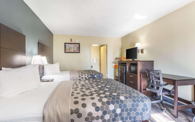 photo 4 of Econo Lodge & Suites Clarksville near Governors Square Mall