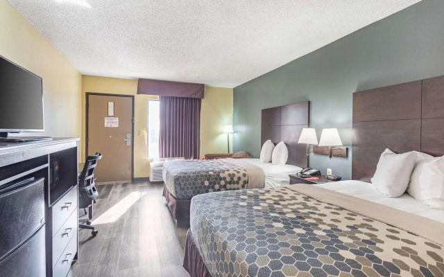 photo 5 of Econo Lodge & Suites Clarksville near Governors Square Mall