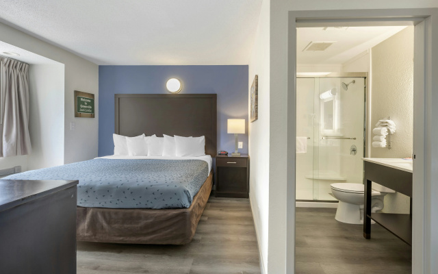 photo 4 of Greenville Pelham Inn by IHG