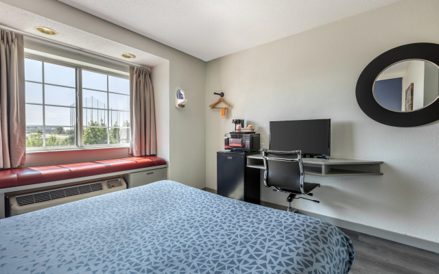 photo 5 of Greenville Pelham Inn by IHG
