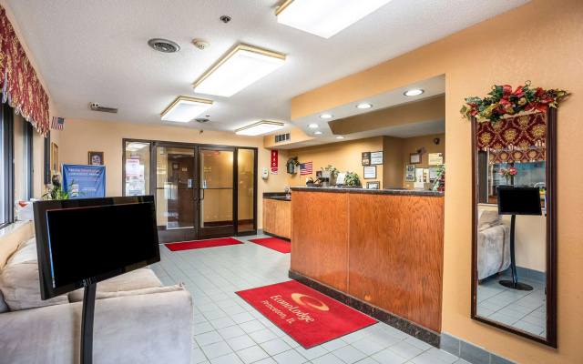 photo 2 of Econo Lodge Princeton