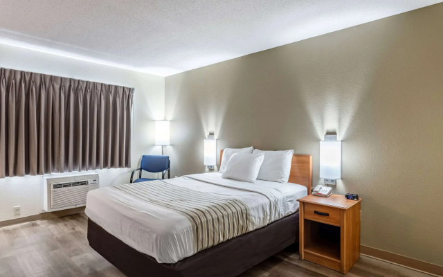 photo 3 of Budget Inn