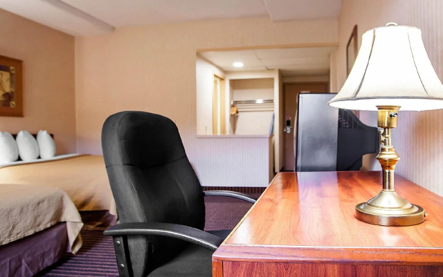 photo 2 of Econo Lodge