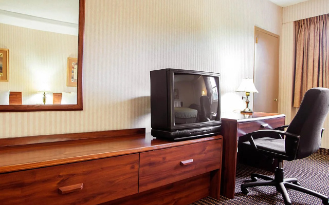 photo 3 of Econo Lodge