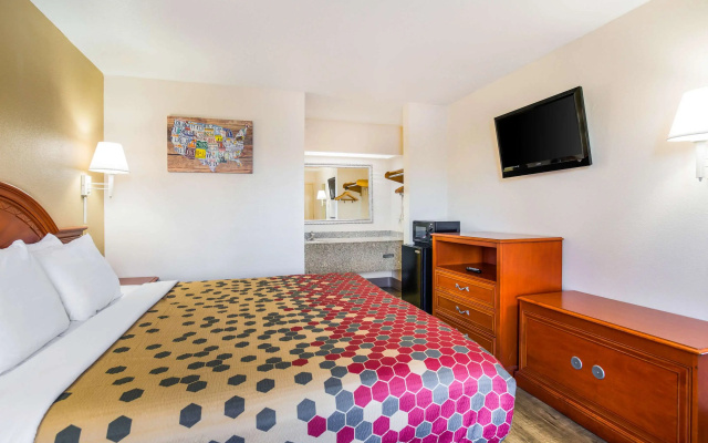 photo 5 of Econo Lodge Lebanon