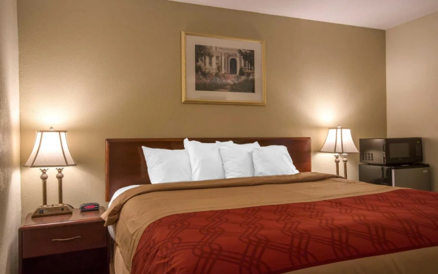 photo 4 of Econo Lodge