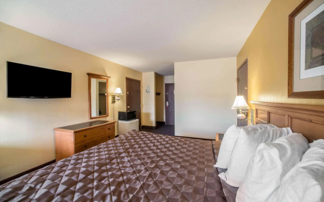 photo 3 of Econo Lodge