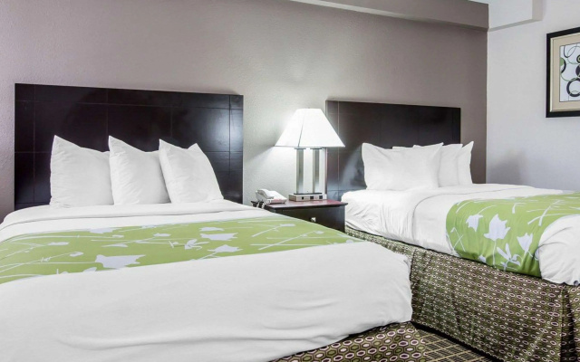 photo 3 of Econo Lodge Birmingham - Hoover