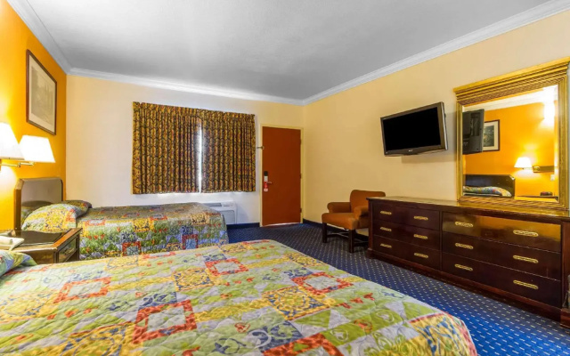 photo 3 of Econo Lodge Fairfield