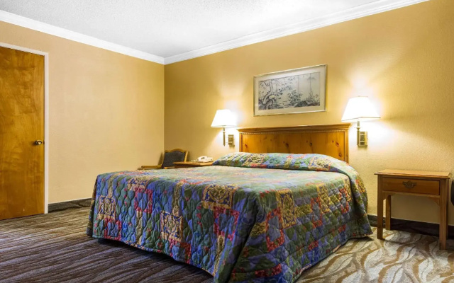photo 5 of Econo Lodge Fairfield