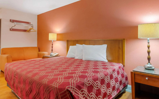 photo 3 of Econo Lodge Decatur - Atlanta East