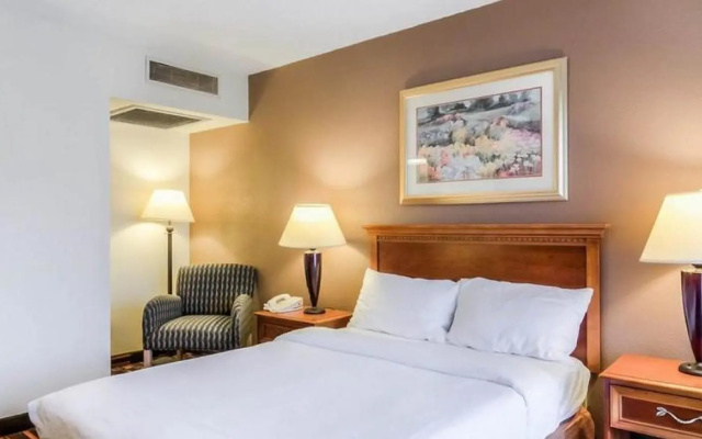photo 5 of Econo Lodge