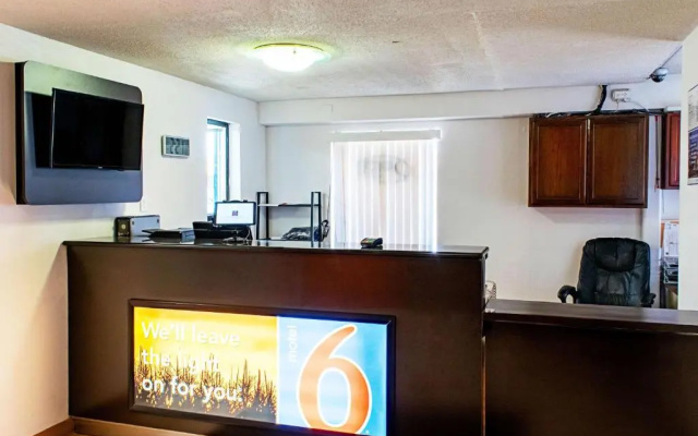 photo 2 of Motel 6 Cincinnati, OH