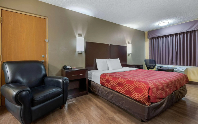 photo 5 of Econo Lodge Lexington Southeast