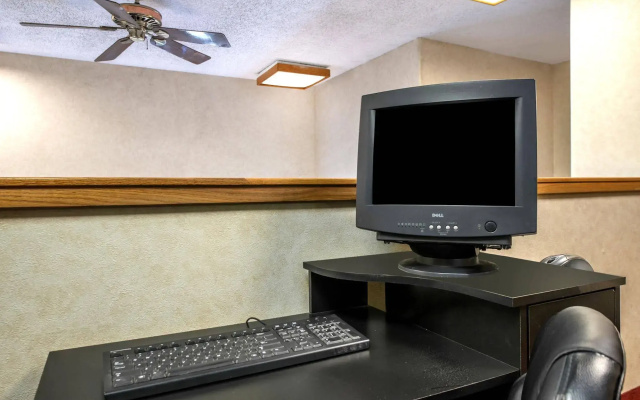 photo 3 of Econo Lodge Thornton - Denver North