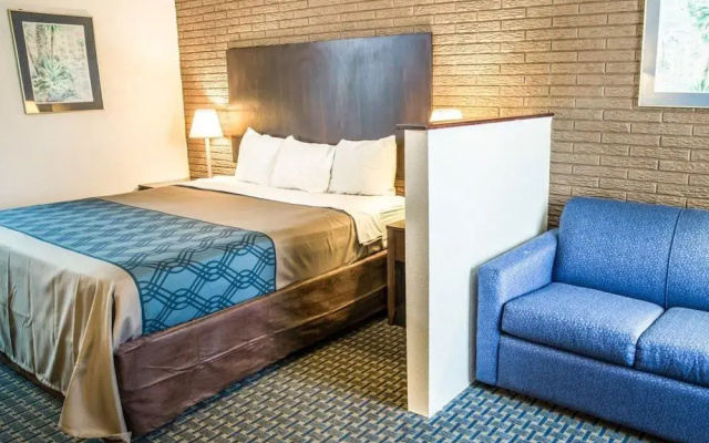 photo 2 of Rodeway Inn & Suites Wilmington North