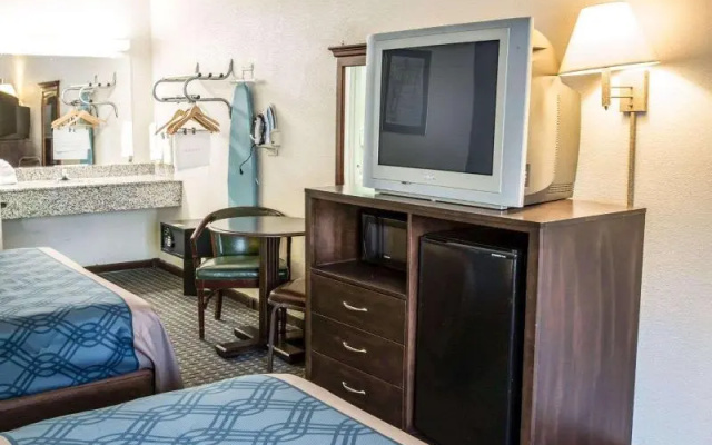 photo 5 of Rodeway Inn & Suites Wilmington North