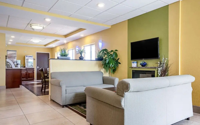 photo 2 of Econo Lodge
