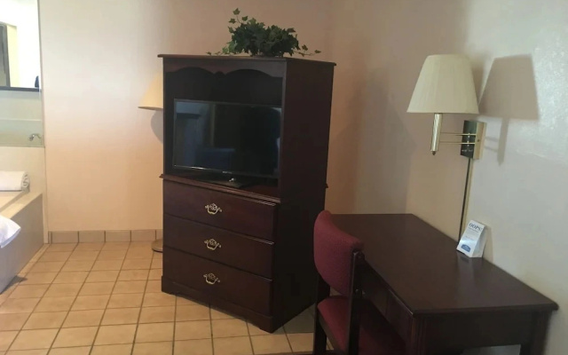 photo 2 of Econo Lodge