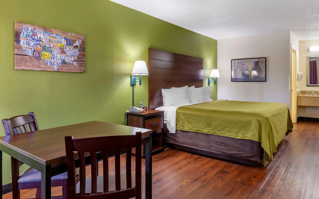 photo 4 of Econo Lodge Fayetteville I-95