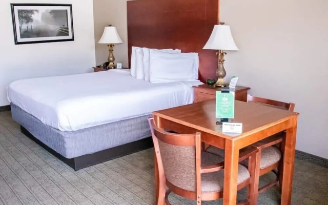 photo 2 of Econo Lodge