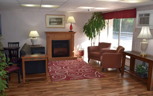 photo 3 of Econo Lodge