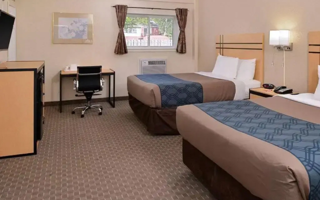 photo 2 of Econo Lodge Rochester