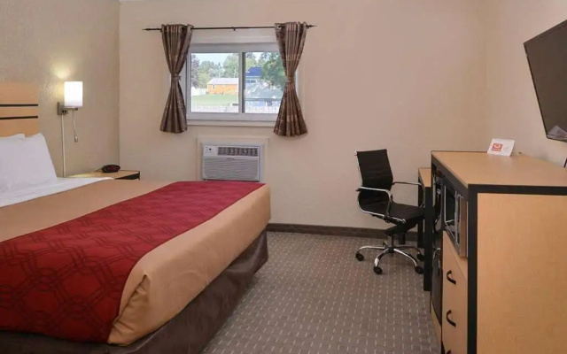 photo 5 of Econo Lodge Rochester