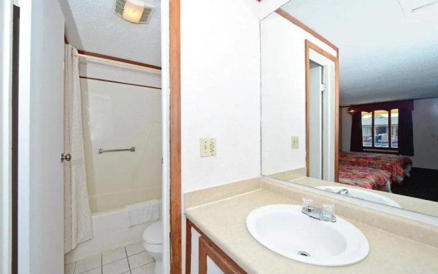 photo 4 of Econo Lodge