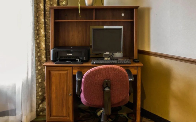 photo 2 of Econo Lodge