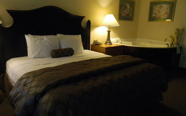 photo 4 of Econo Lodge Eureka Springs
