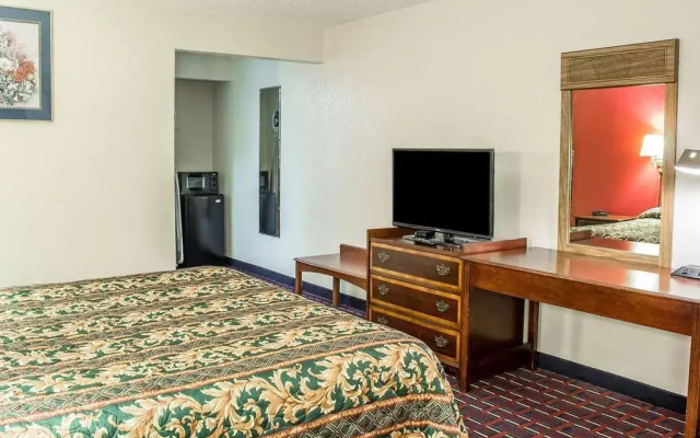 photo 2 of Econo Lodge