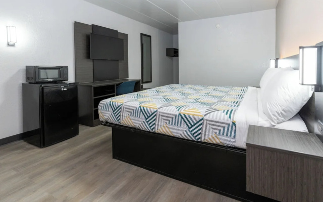 photo 5 of Econo Lodge